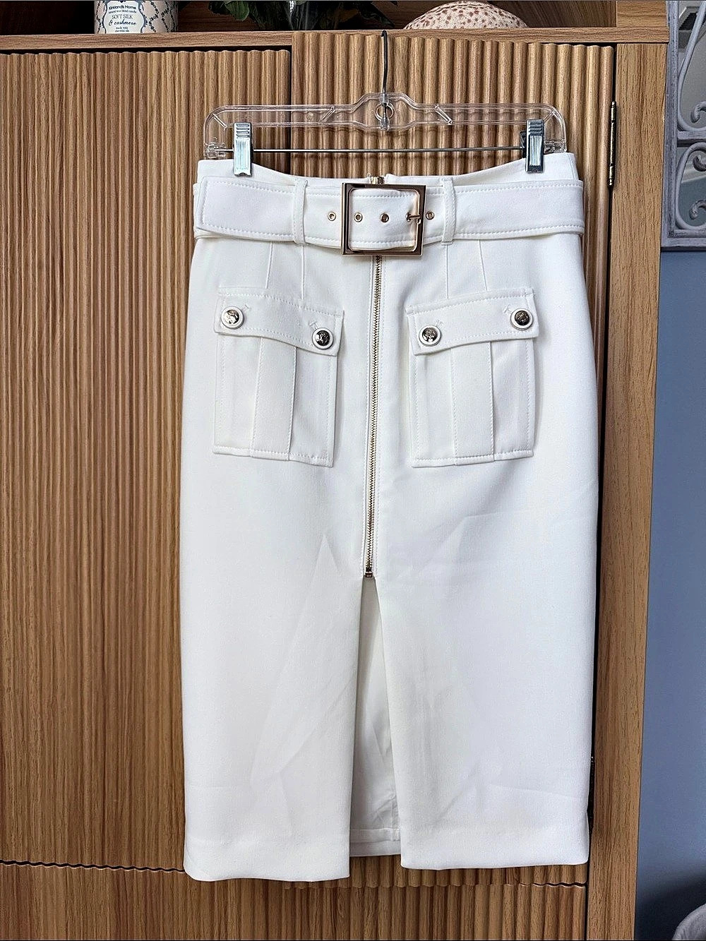 NWT White House Black Market Cargo Pocket Skirt in Winter White Size 4